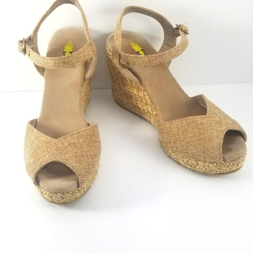 Volatile Platform Wedge Heels Size 9. S771